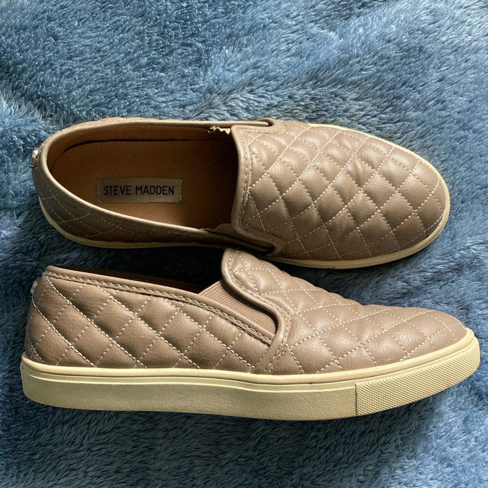 Steve Madden Women’s Ecentrcq Gray Quilted Sneakers Size 8